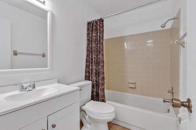 Foto del edificio - Beautiful 2/2 Condo close to the Orlando International Airport. 1st floor.