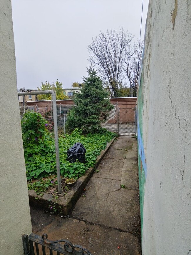 Building Photo - Port Richmond-2 bedroom home