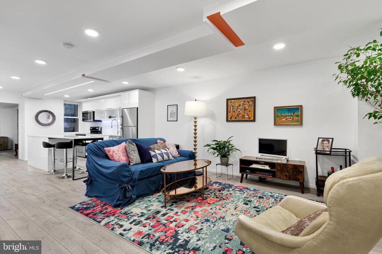 Primary Photo - 1215 Harvard St NW