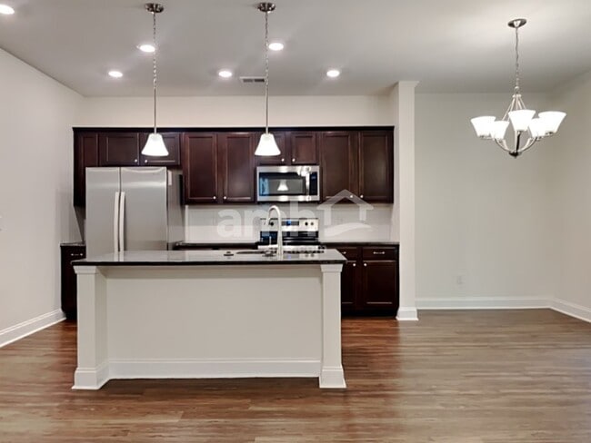 Building Photo - 121 Sweet Gum Dr