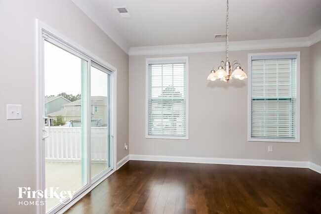 Foto del edificio - 7815 Sawgrass Ln