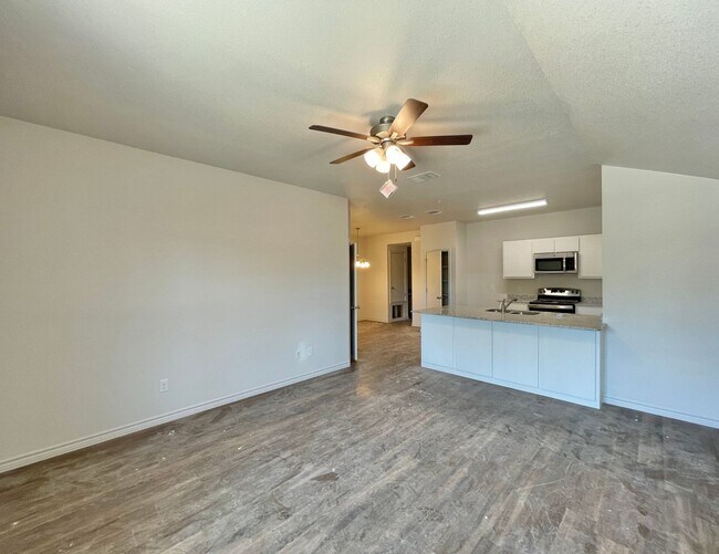 Foto del edificio - 1708 Clovis Dr