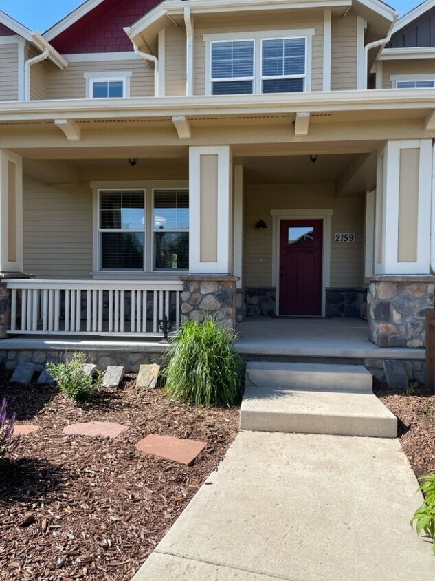 Primary Photo - Sophisticated Townhome w/ 1 Car Garage in ...