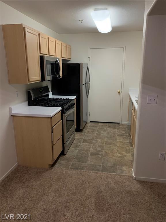 Building Photo - 950 Seven Hills Dr