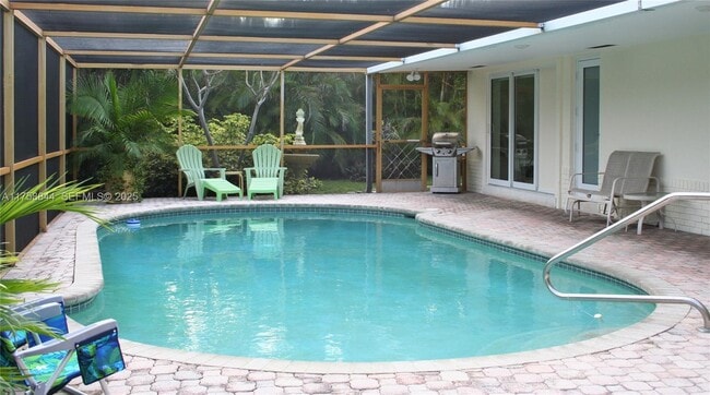 Foto del edificio - 1933 Twin Dolphin Ln