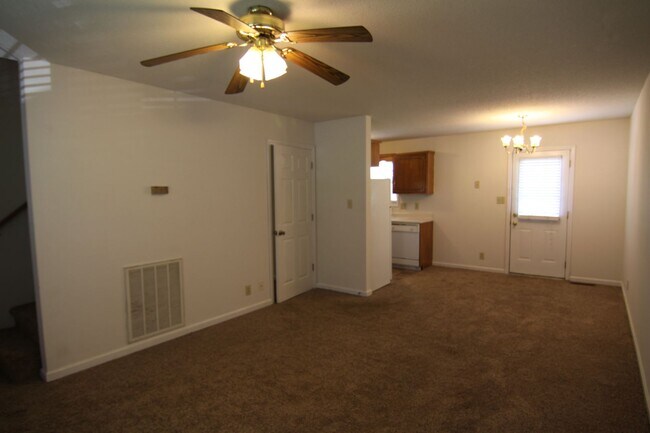Building Photo - 1 Bedroom Pet Friendly Home For Rent Near ...
