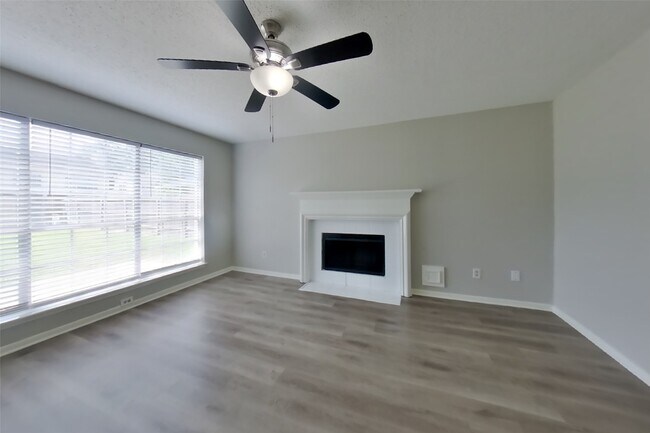Foto del edificio - 3115 Granite Lake Dr