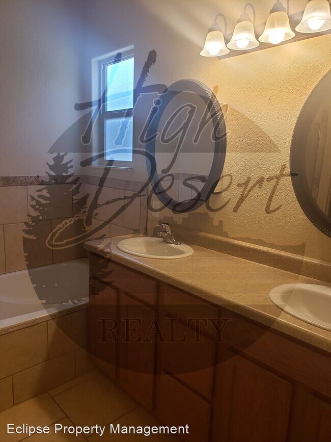 Foto del edificio - 3 br, 3 bath House - 667 Chalisa Ave