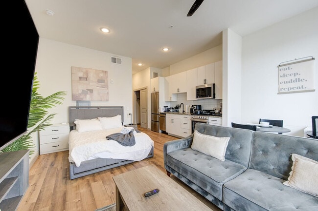 Building Photo - 1111 Shepherd Dr