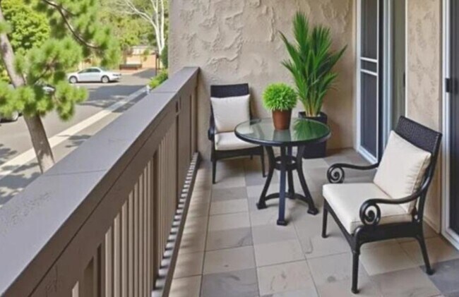 Foto del edificio - $2300/MO-1 BR/1BA FASHION VALLEY CONDO-$200 move in credit
