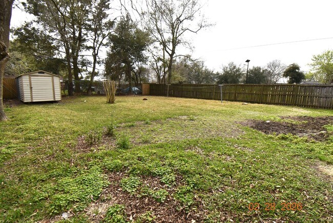 Foto del edificio - 623 Honeysuckle Dr