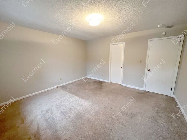 Foto del edificio - 2435 Hampstead Dr