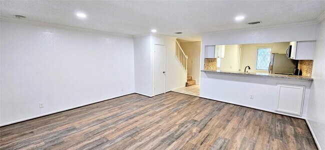 Foto del edificio - 2810 Grants Lake Blvd