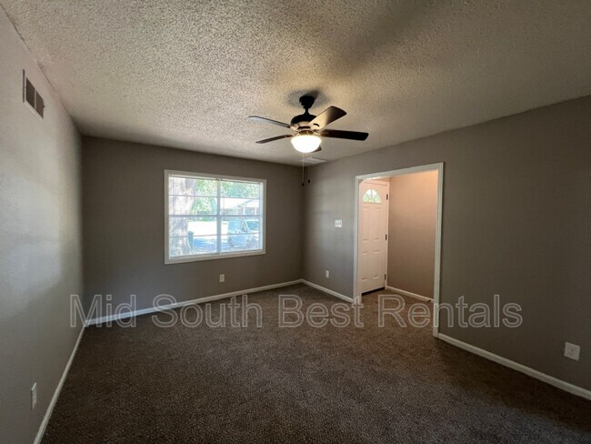 Foto del edificio - 3231 Harvester Ln