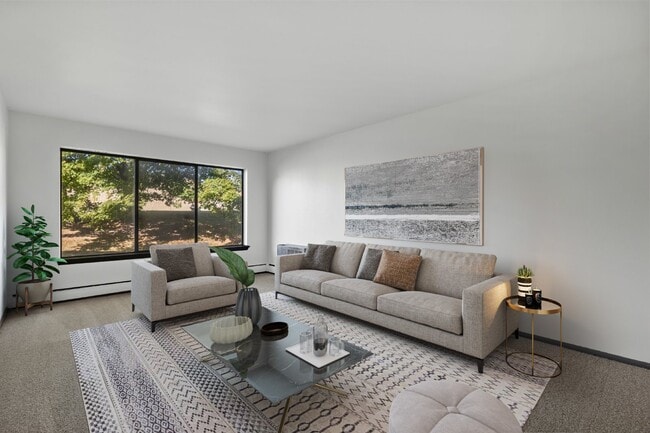 Foto del edificio - Large, updated, two bedroom available February first