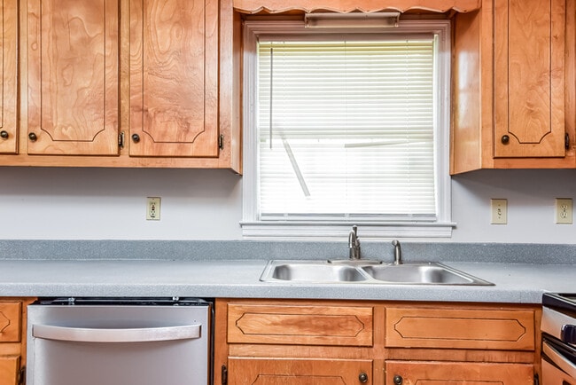 Building Photo - Fantastic 3bd/1.5ba home! Let yourself in!