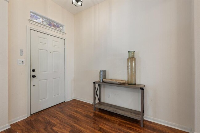 Foto del edificio - 221 Stone Crest Blvd