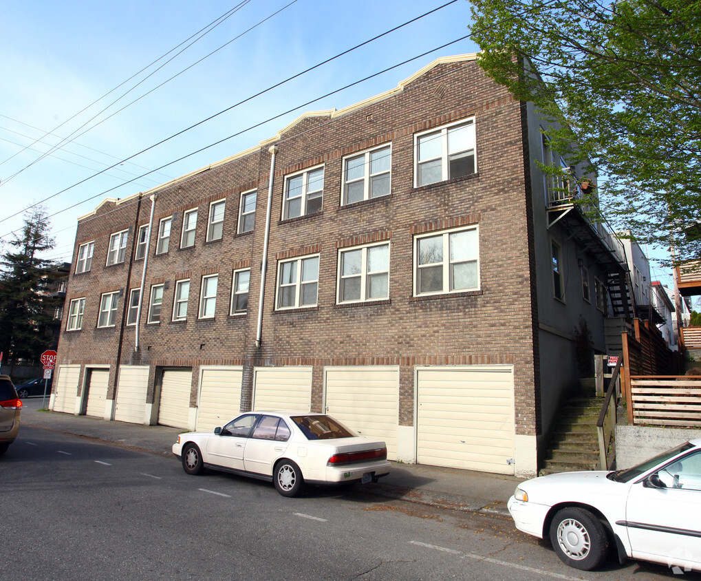 Building Photo - Coryell's Court Apartments