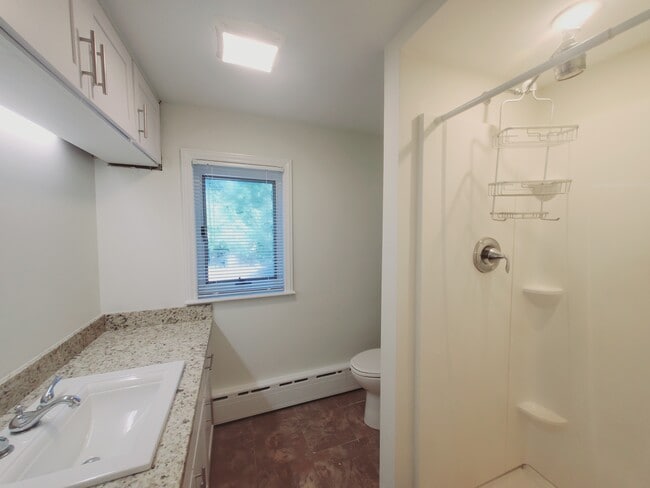 Building Photo - 47 Whitmore Ln