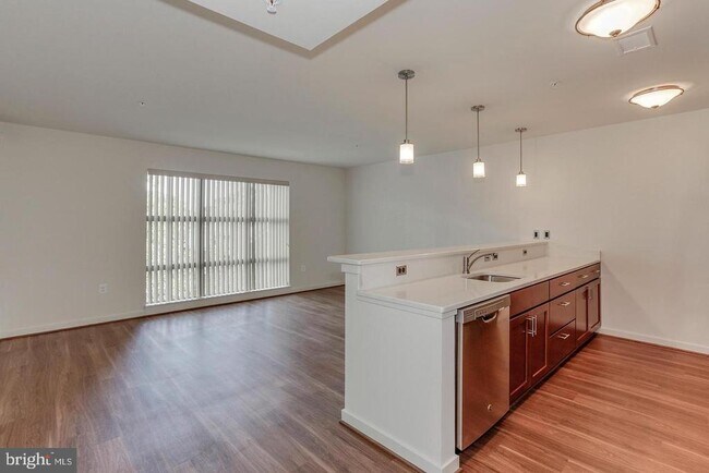 Foto del edificio - 905 N Arlington Blvd