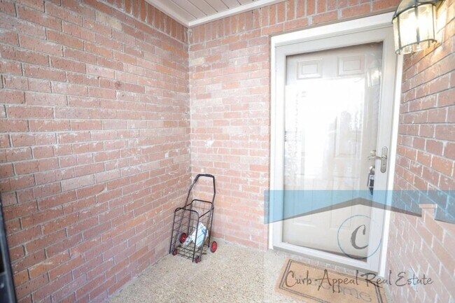 Foto del edificio - 2725-C Greenbriar Drive