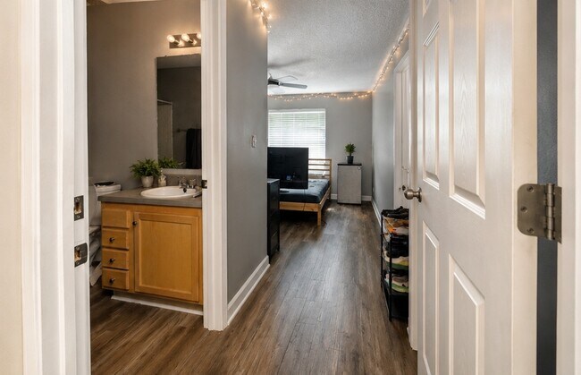 El mobiliario no está incluido. - 122 Harts Cove Way