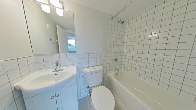 Photo du bâtiment - 1510-1512 King St W