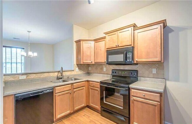 Foto del edificio - 4247 Youngstown Cir