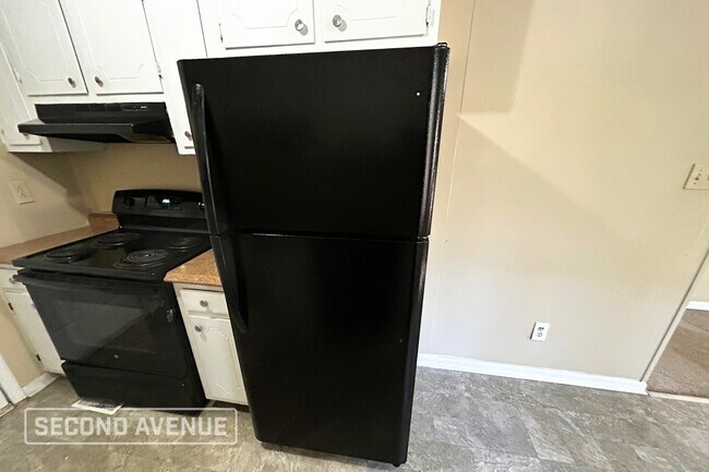 Foto del edificio - 4407 Golden Rd