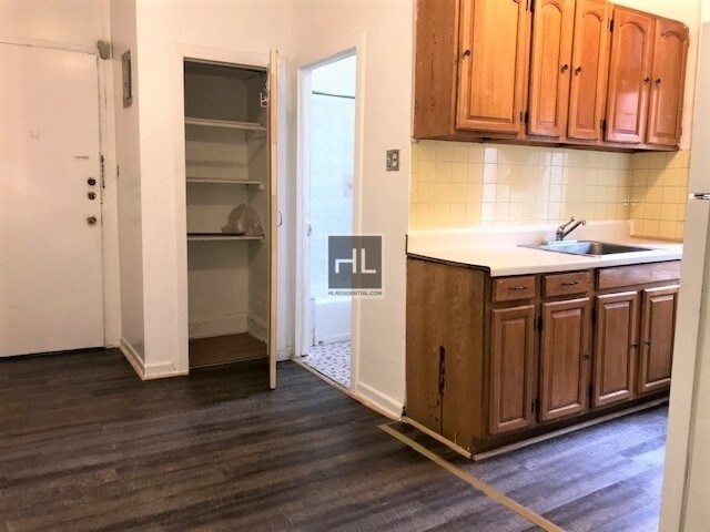 Foto del edificio - 240 E 46th St