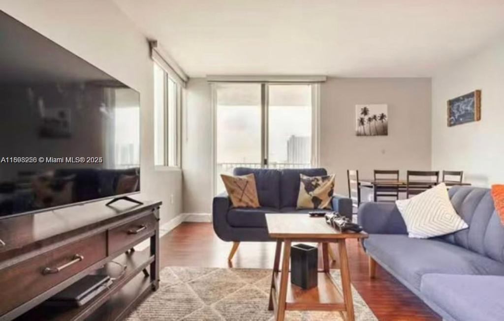 Foto principal - 800 N Miami Ave