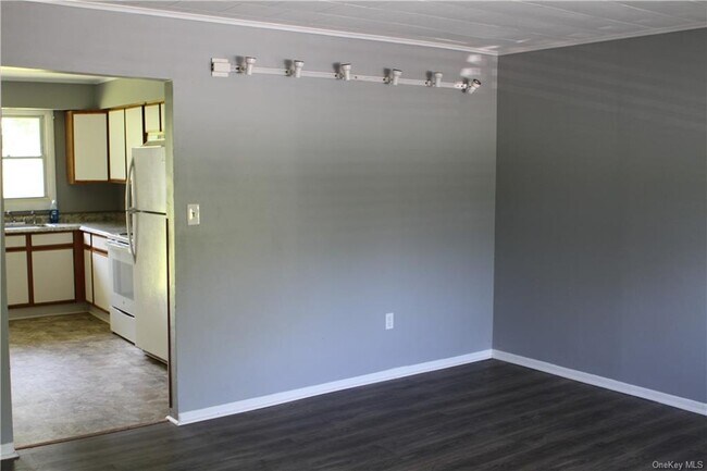 Building Photo - 154 N Washington St
