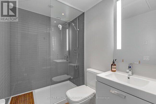 Photo du bâtiment - 629 King St W