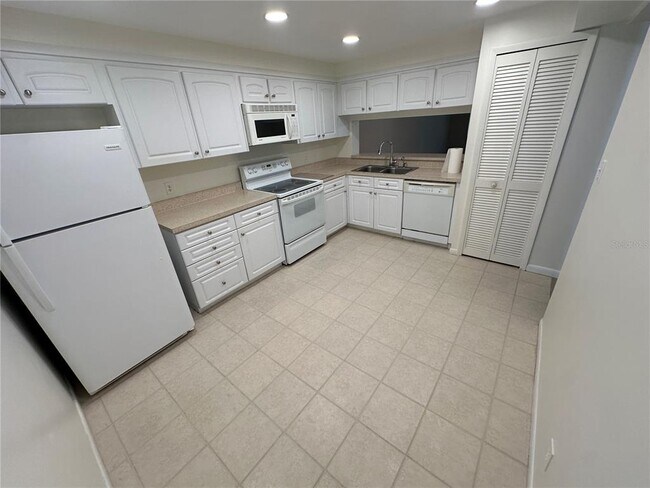 Building Photo - 12 Escondido Ct