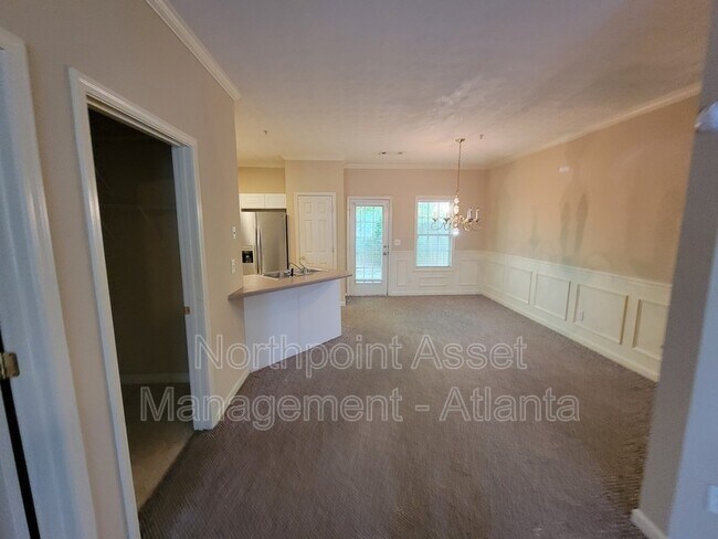 Building Photo - 6016 Leeshire Trace