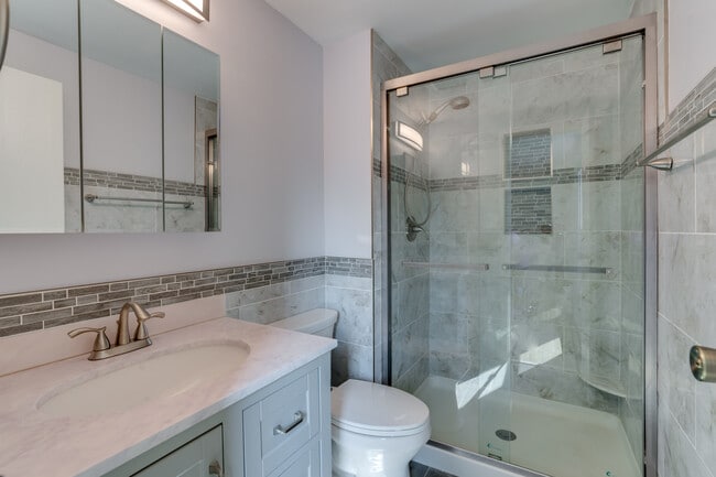 Primary Bathroom - 5471 Braddock Ridge Dr
