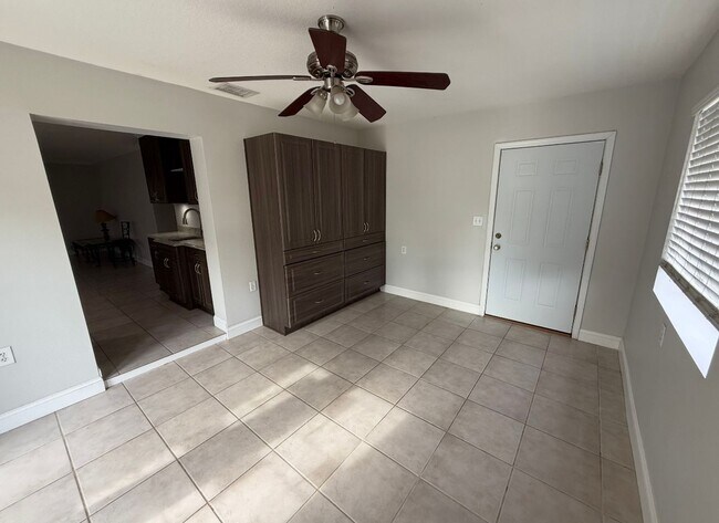 Foto del edificio - 3 bedroom home for rent on 1/2 acre!