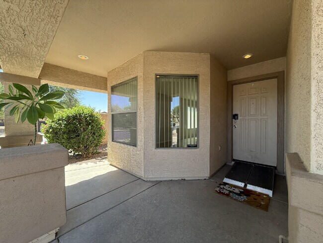 Building Photo - Updated 3-Bed Home in Goodyear with Vaulte...