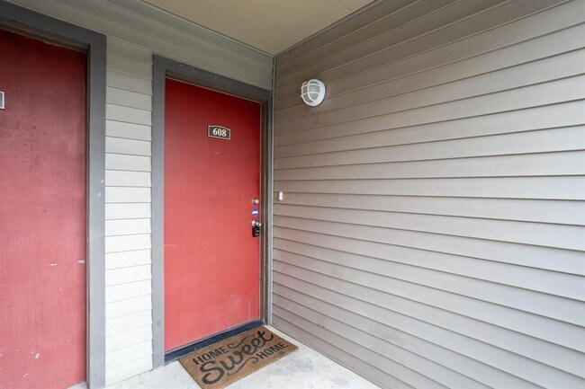 Building Photo - 2025 Augusta Dr