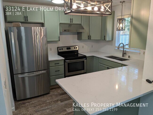 Building Photo - **PENDING APP**Beautiful 3 Bed 2 Bath home...