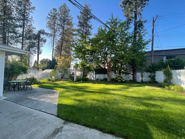 Foto del edificio - 3332 W Elmhurst Ave