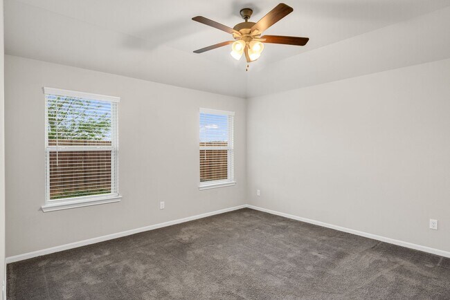 Building Photo - 3 bedroom updated home!