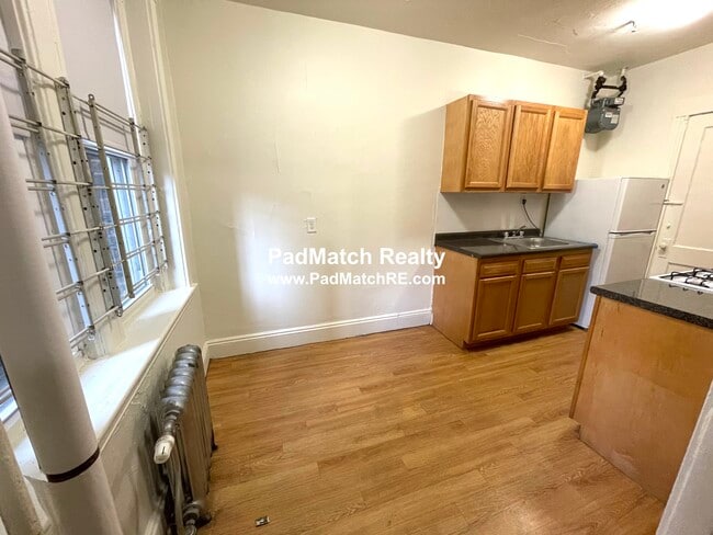 Building Photo - 231 Park Dr