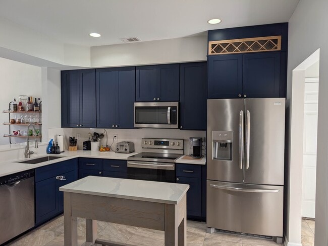 Foto del edificio - 4717 Farm Lake Dr