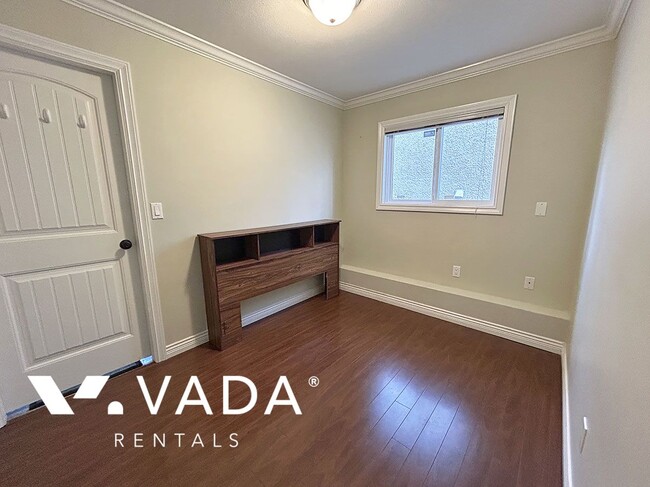 Photo du bâtiment - 1 Bedroom Basement Suite Rental 1-1152 Eas...