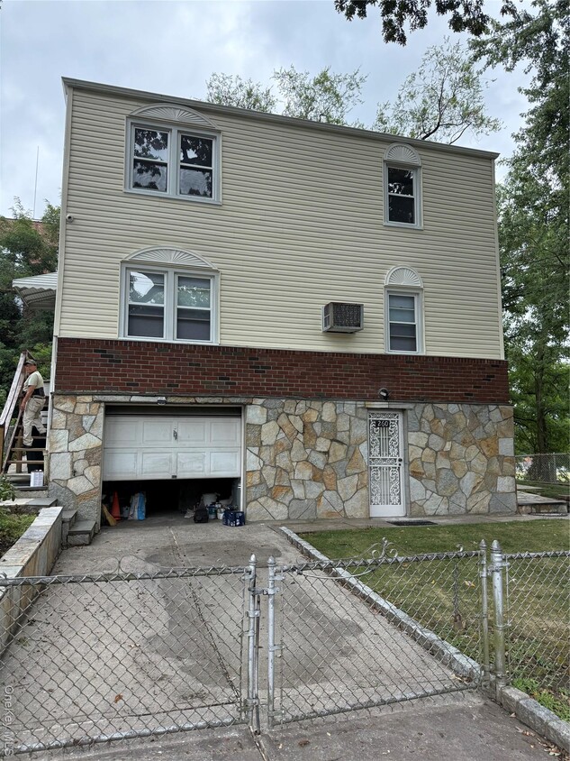 Primary Photo - 260 Park Ave
