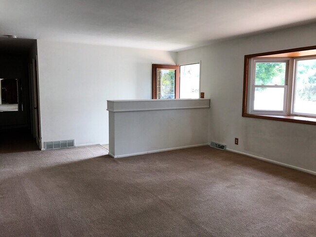 Foto del edificio - Spacious 3 Bed 2 Bath House Near CSU Campus!