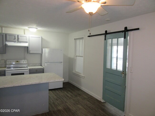 Building Photo - 1511 Molitor Ave