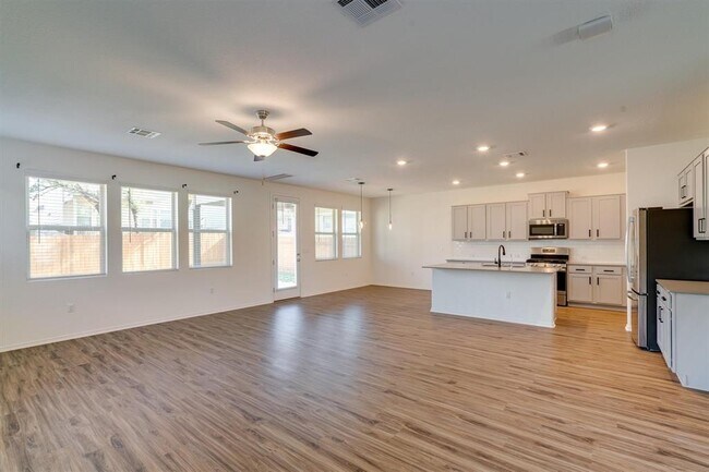 Building Photo - 1107 Diggy Dr