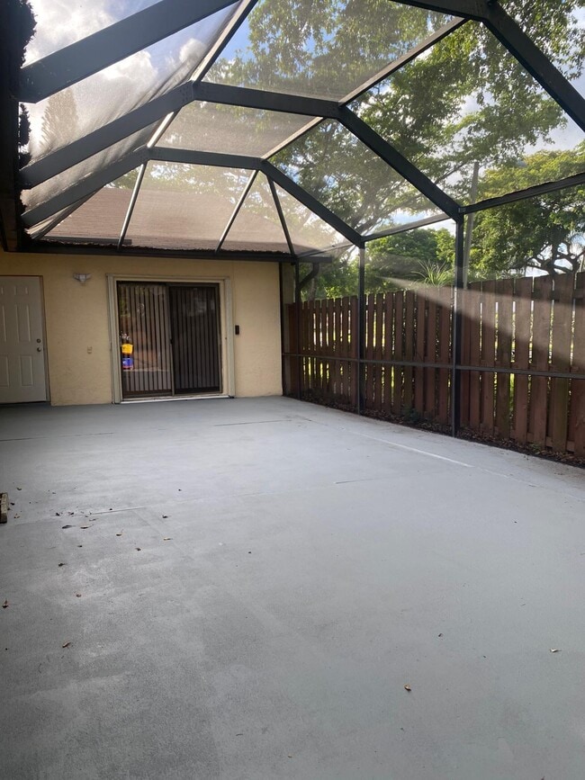 Building Photo - 1230 Summit Pl Cir